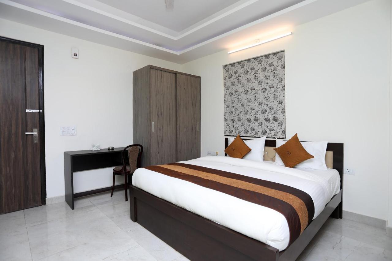 Tipsyy Inn 015 Gurgaon Bagian luar foto